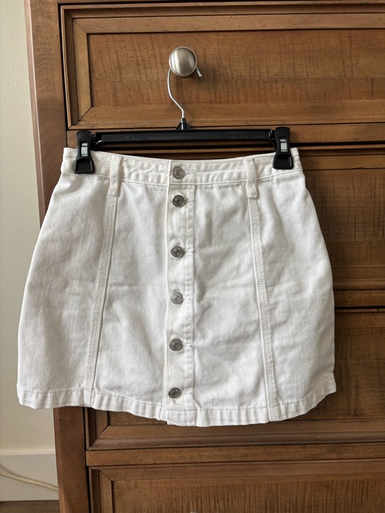 Abercrombie & Fitch Dresses & Skirts - Abercrombie & Fitch White Button-Front Mini Skirt size 00 EUC